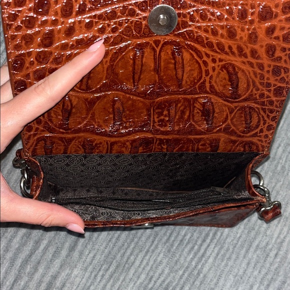 Veari genuine leather crossbody purse - Picture 3 of 4